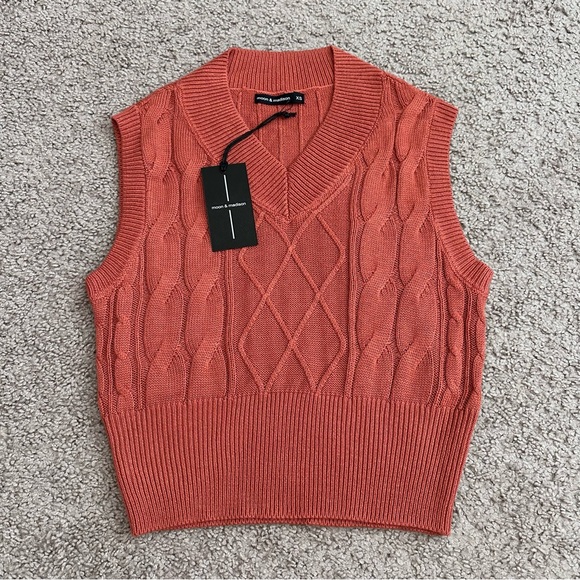Moon & Madison Cable Knit Rust Coral Sweater Vest XS - Picture 1 of 13